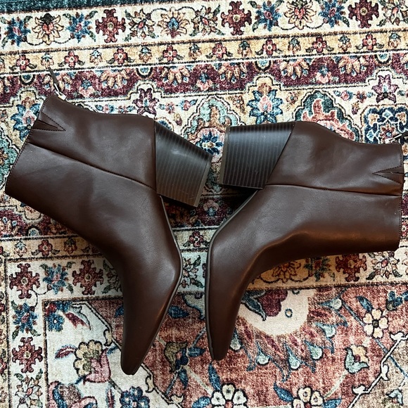 NWOB A New Day brown faux leather pointed toe heeled booties, size 11 - Picture 3 of 6